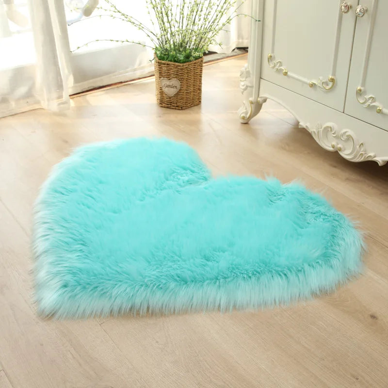 Plush Heart-Shaped Carpet: Cozy Comfort for Every Room