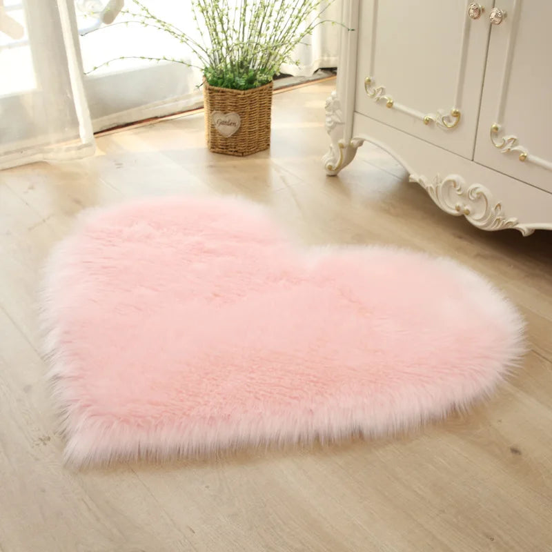 Plush Heart-Shaped Carpet: Cozy Comfort for Every Room