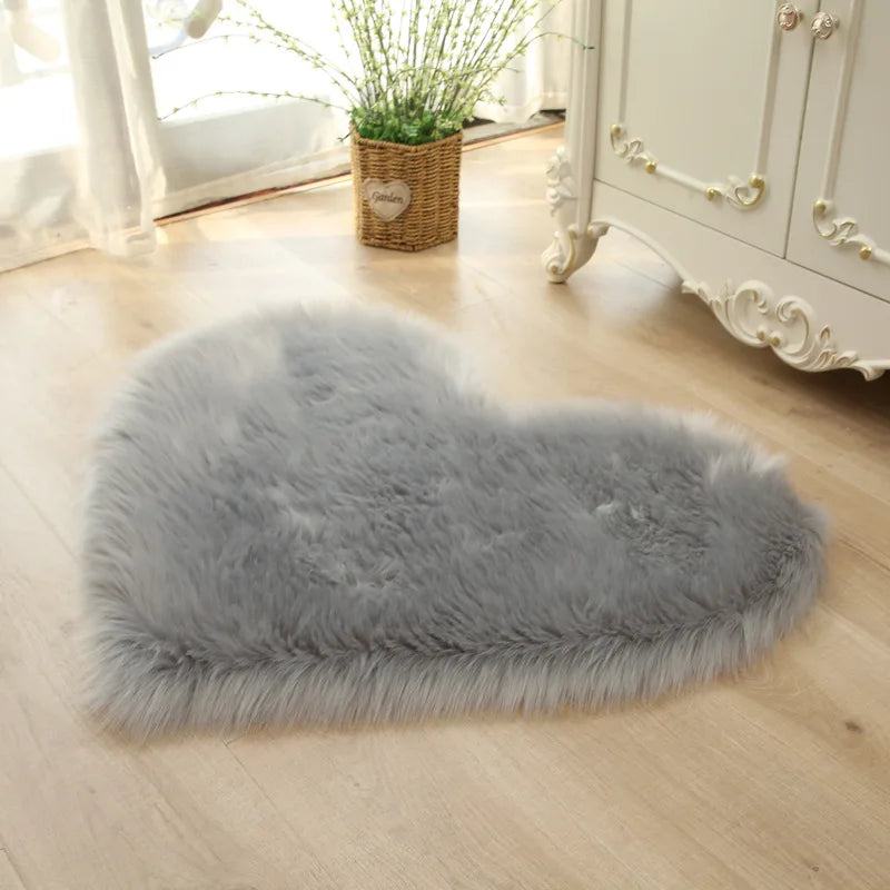 Plush Heart-Shaped Carpet: Cozy Comfort for Every Room
