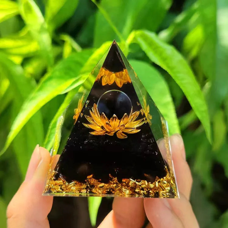Reiki Energy Generator: Decorative Pyramid Crystals for Healing and Balance
