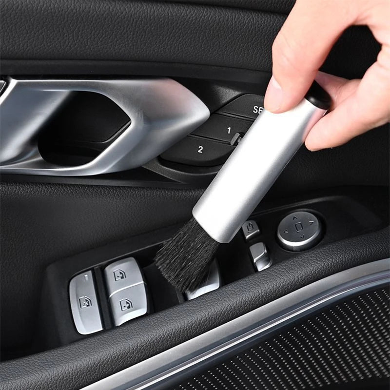 Retractable Interior Cleaning Brush: Perfect for Car and Computer Detailing