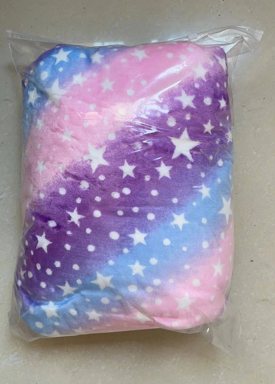 Hooded Blanket Sweater: Oversized Design with Practical Pockets for TV Time