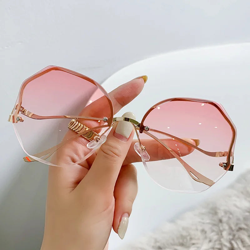 Fashion Sunglasses Women Metal Female UV400 Vintage Ladies Stylish Design Oversized Square Sunglasses For Women