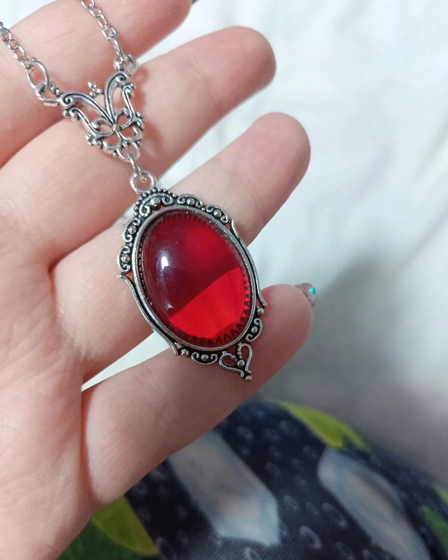 Vintage Gothic Pendant: Enchanting Crystal Cameo for Dark Elegance