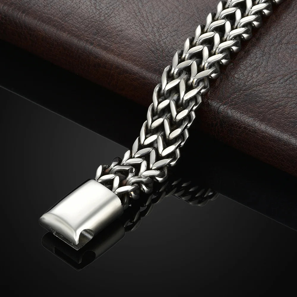 Alloy Keel Bracelet: A Bold Statement of Strength and Style