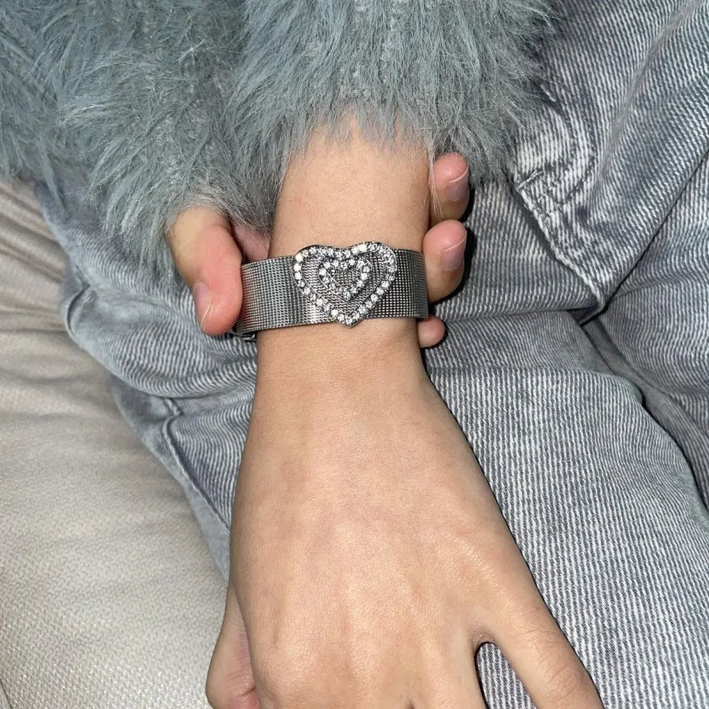 Trendy Skull Bracelet: Unleash Your Inner Rebel with Edgy Style