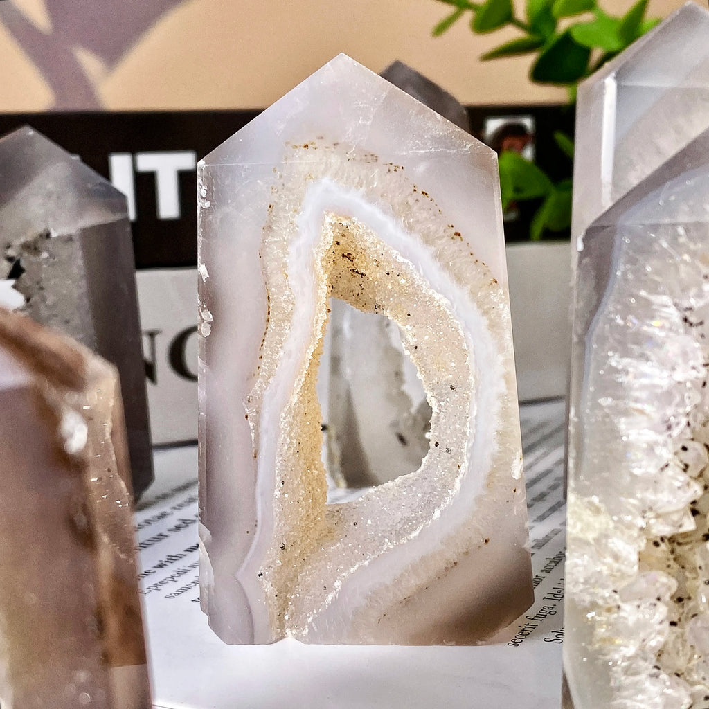 Natural Agate Crystal Point: Unique Gemstone Decor for Every Occasion