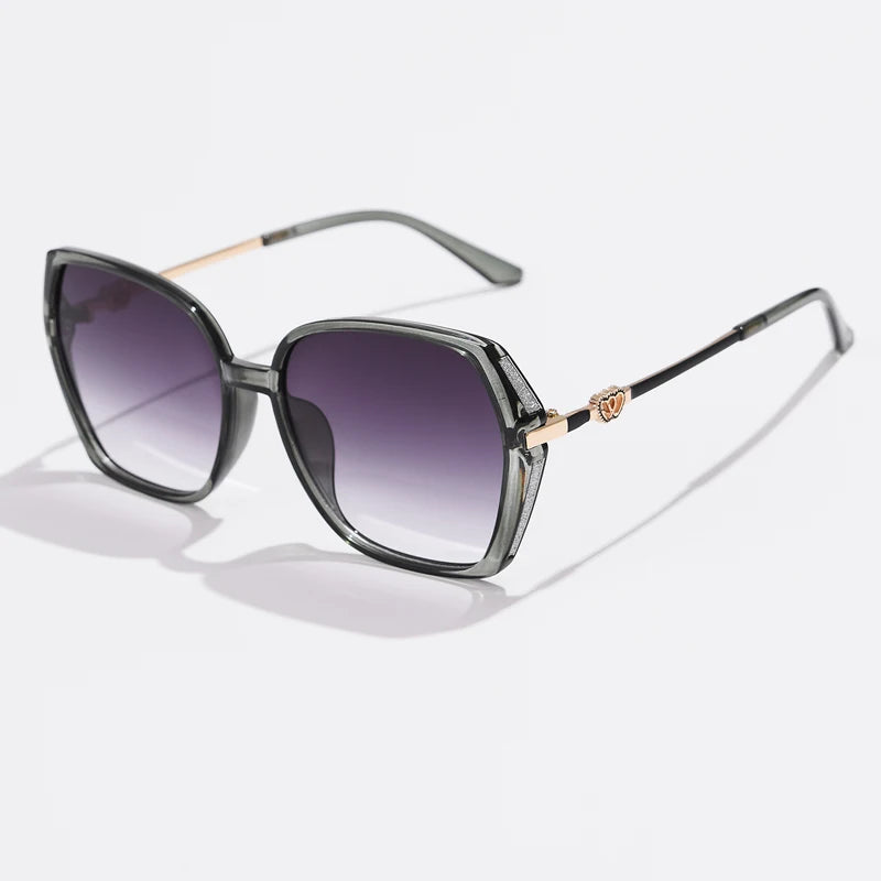 Alluring Elegance: Sexy Sunglasses for a Bold Look