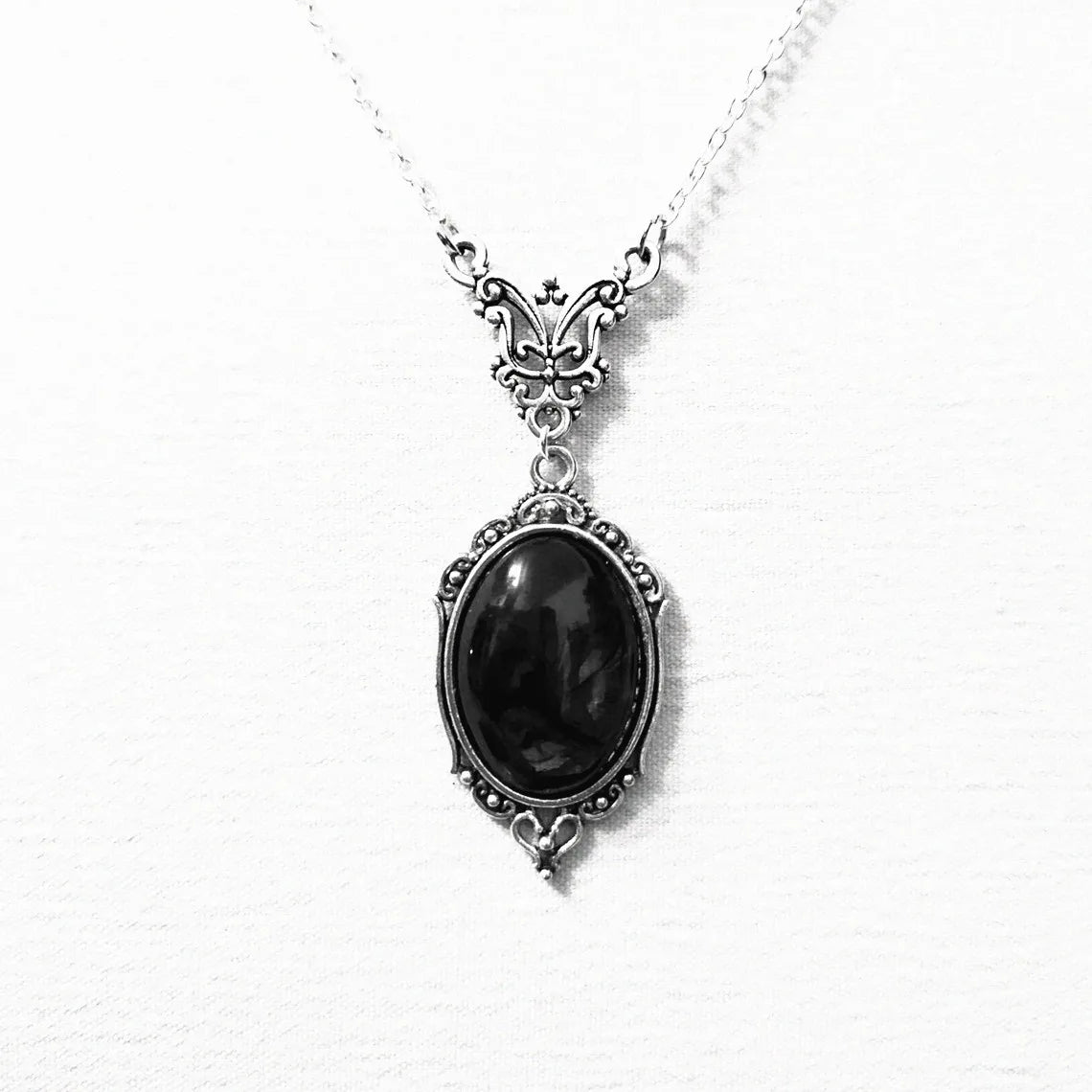 Vintage Gothic Pendant: Enchanting Crystal Cameo for Dark Elegance