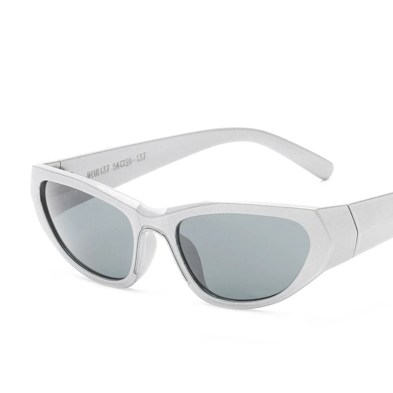 Fashion Forward: Sporty Vintage Shades for Men and Women
