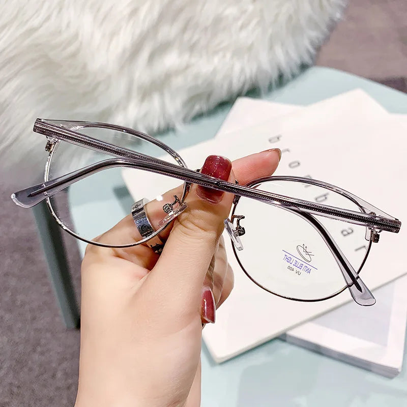 Vintage Round Reading Glasses: Stylish Solution for Hyperopia and Presbyopia