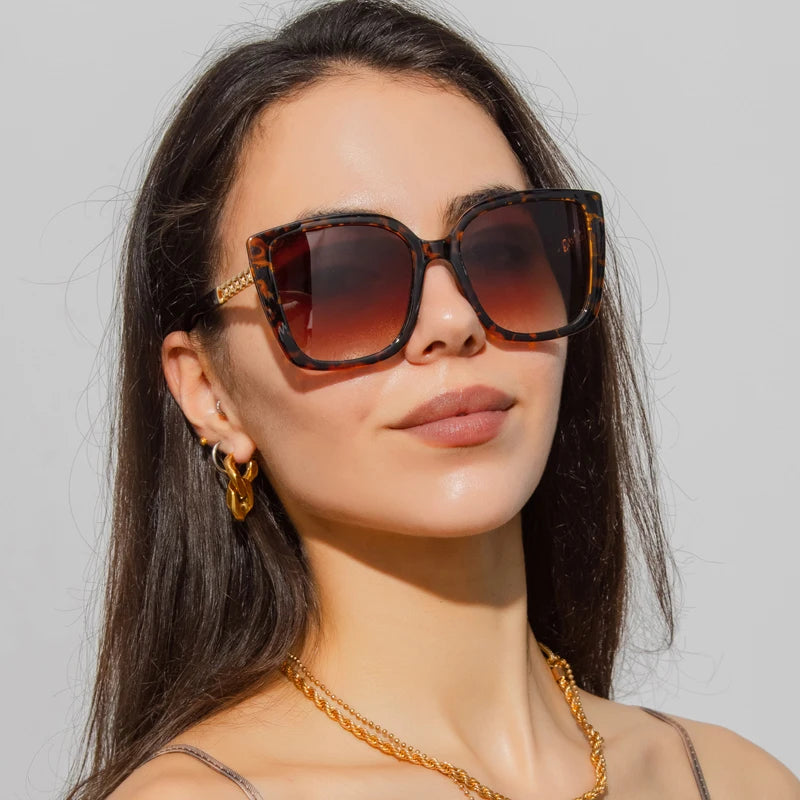 Vintage Glamour: Fashion Oversized Square Sunglasses for Women